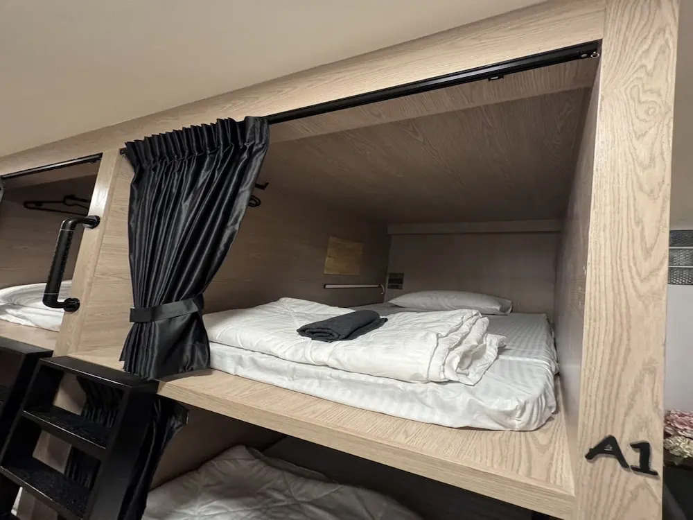 OYO 75495 Ratchadadome Hostel Bangkok