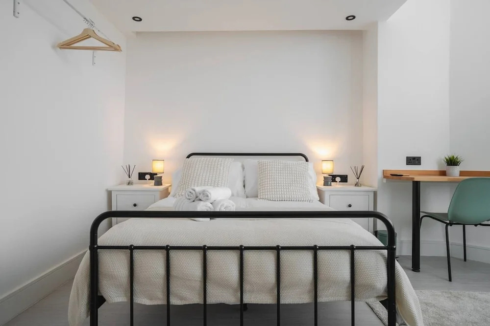 Kitchenette W M Sofa Bed Ensuite Parking
