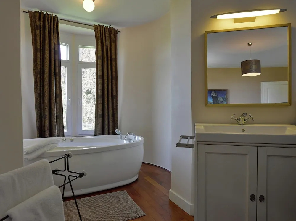 Lavish Castle in Thimister With Turkish Steambath, Sauna