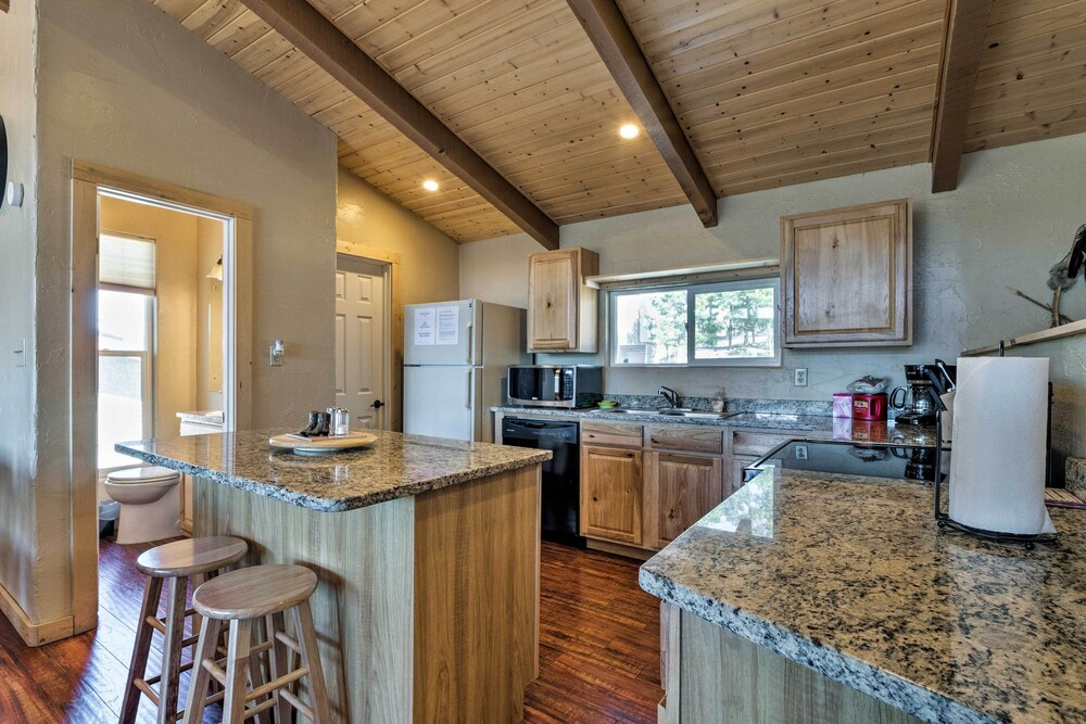 Lavish Ruidoso Condo w/ 2 Private Decks & Hot Tub!