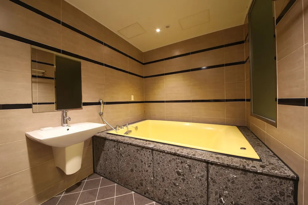 Moonbay Hotel