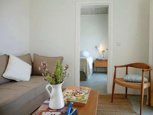 Kamaroti Suites Hotel
