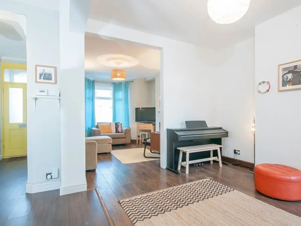Spacious Victorian Canton Home, Sleeps 8 W/parking
