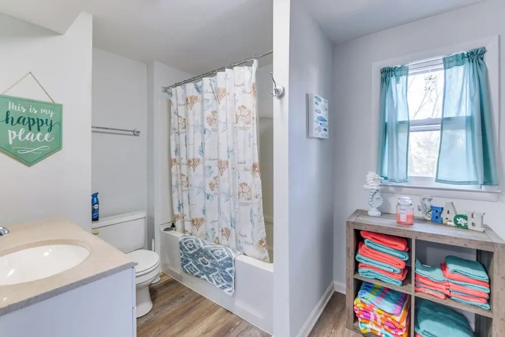 Adorable Cottage: Fire Pit, Walk to Colonial Beach