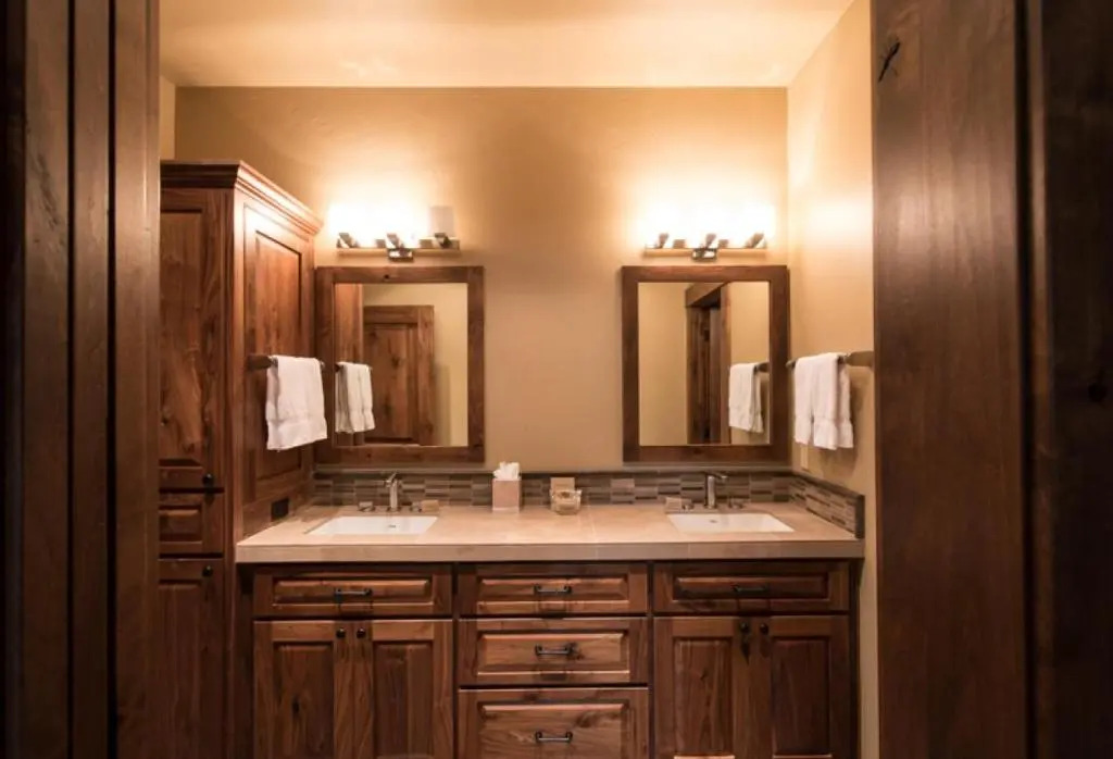 Luxury 4BD Residence on Old Greenwood Golf Course. Free Grocery Delivery