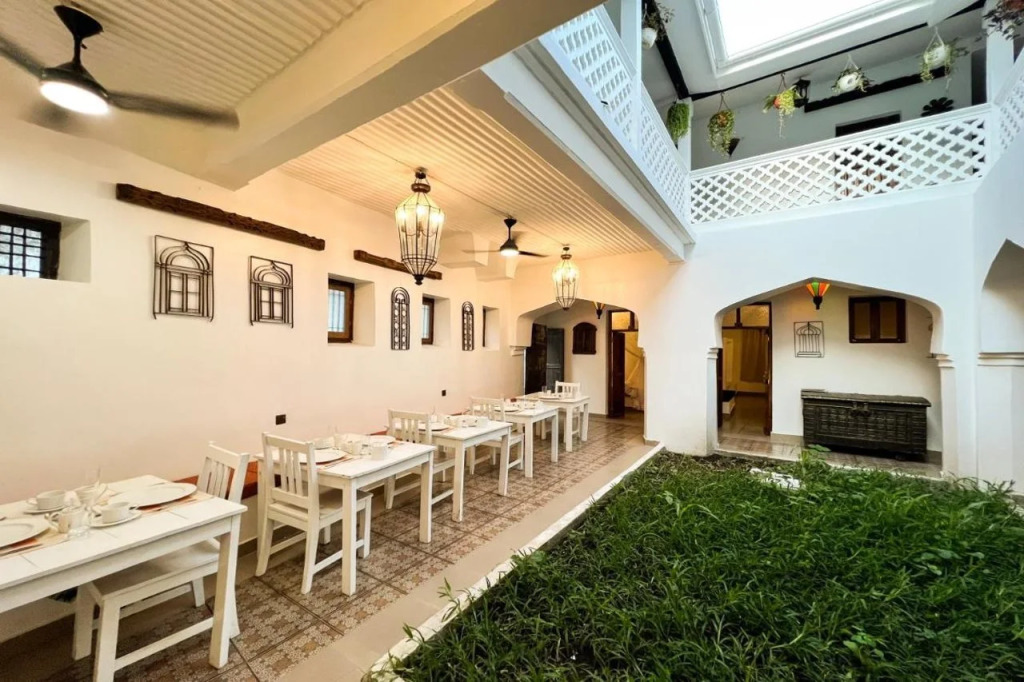 Emerald Palm Courtyard Hotel