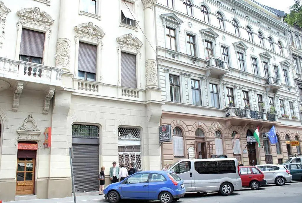 Hunyadi Ter Apartments