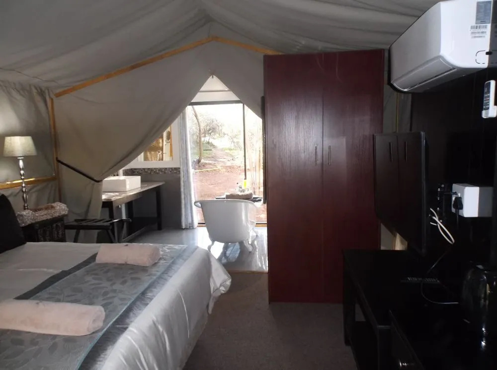 Old Mill Lodge, Seasonal Working Ostrich Farm & Restaurant, Oudtshoorn