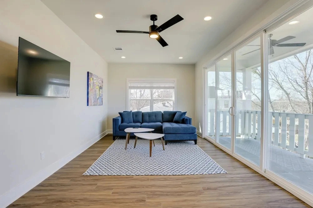 Walk to Restaurants: Modern Escape Near Kyle Field