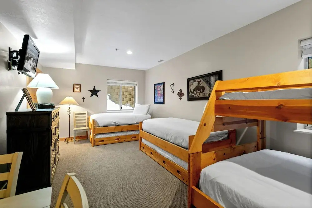 Queen Esther at Deer Valley Resort - Four Bedroom Condo with Hot Tub #2447 4 Condo