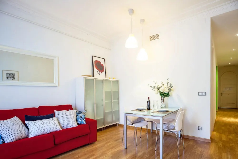 Feel at Home Gran Via Apartments