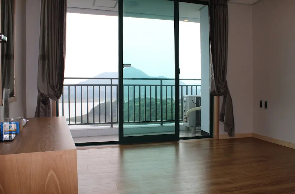Cheongpung resort hill house