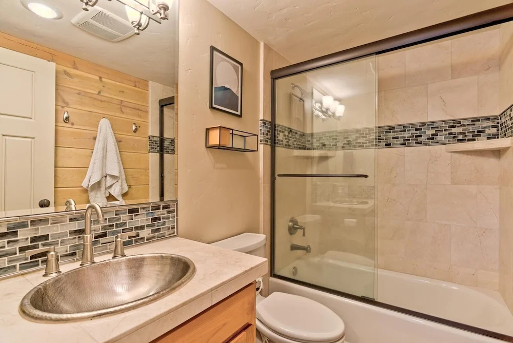 Pole House #13 by Village Properties at Sunriver