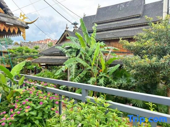 Man ya bamboo budding inn