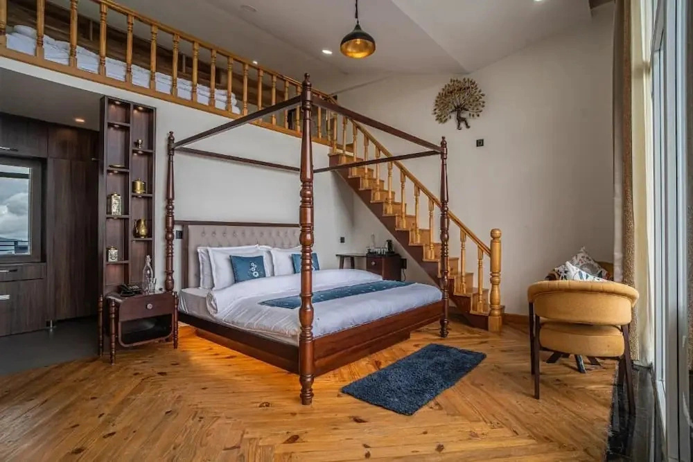 Alaya Stays Trios Top Apartment