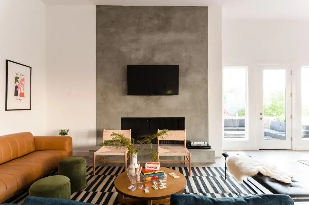Julep by AvantStay Stylish 9 BR Estate w Mid-Century Modern Decor