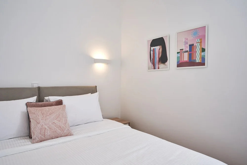 Elite Living 2bd Apt next to Hilton-Ilisia Park