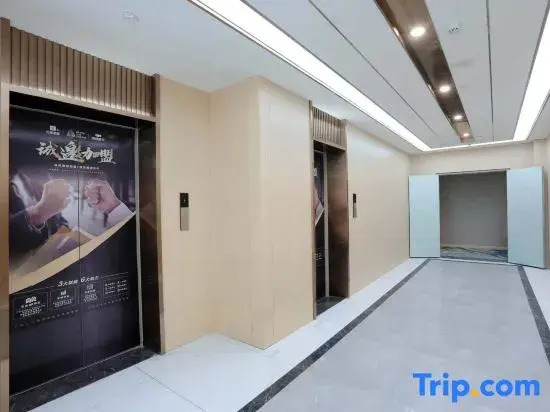 Elong R.YUN Hotel (Fuyang Wanda Plaza Municipal People's Hospital)