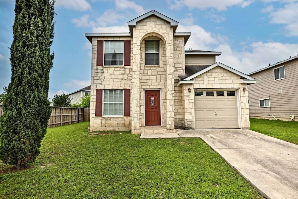 Spacious Family Home Near San Antonio Hotspots!