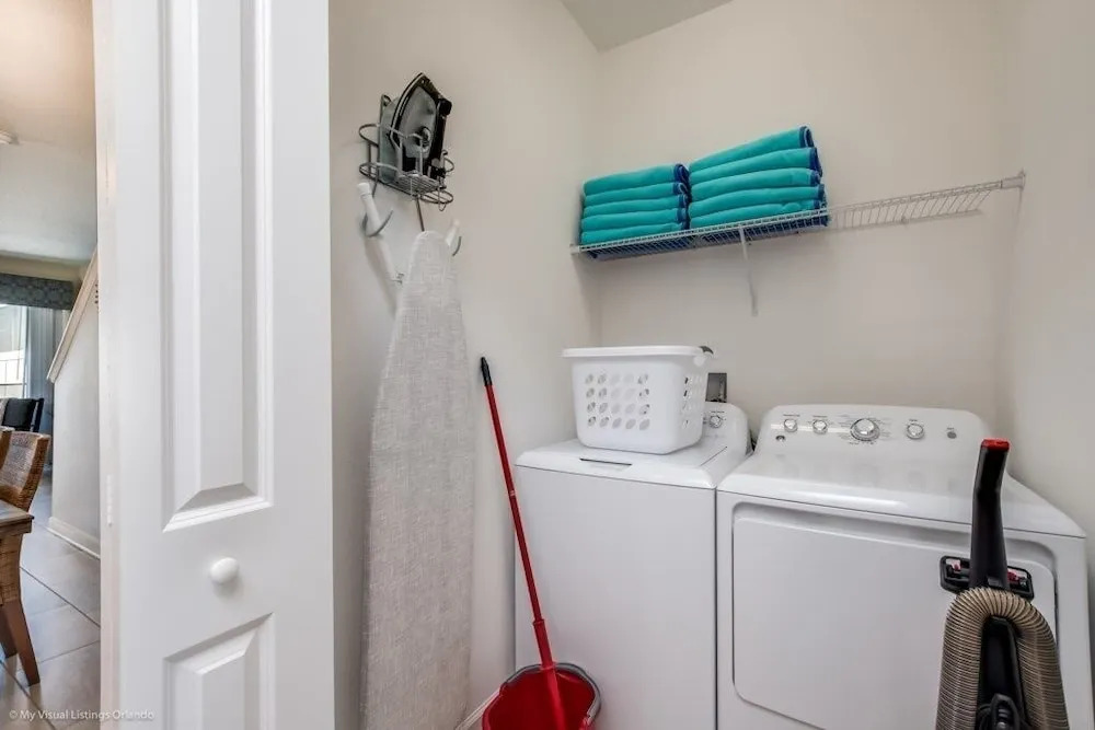 Jaffar's Reserve Beautiful Townhome With Pool! 5 Bedroom Townhouse