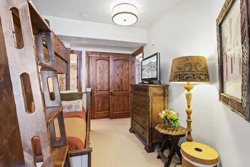 Grand Lodge - 3 Bedroom Deluxe #304 - Ski-in/out 3 Condo