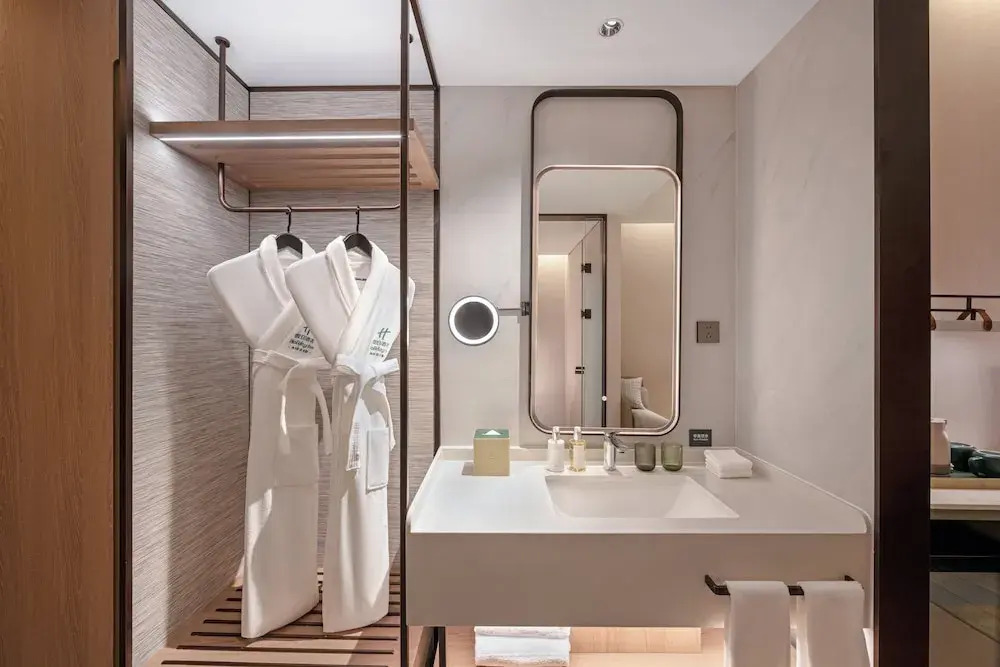 Holiday Inn Shanghai Tourism Zone by IHG