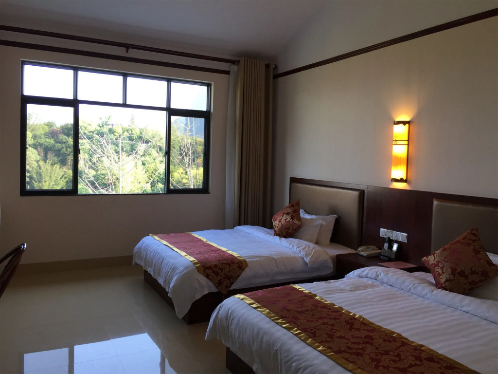 Yangshuo Mountain Top Retreat