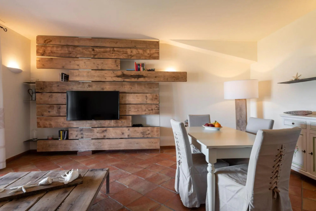 It is located on the ground floor and consists of a large room with a double bed, a bathroom with a-MOLARA 1_PT