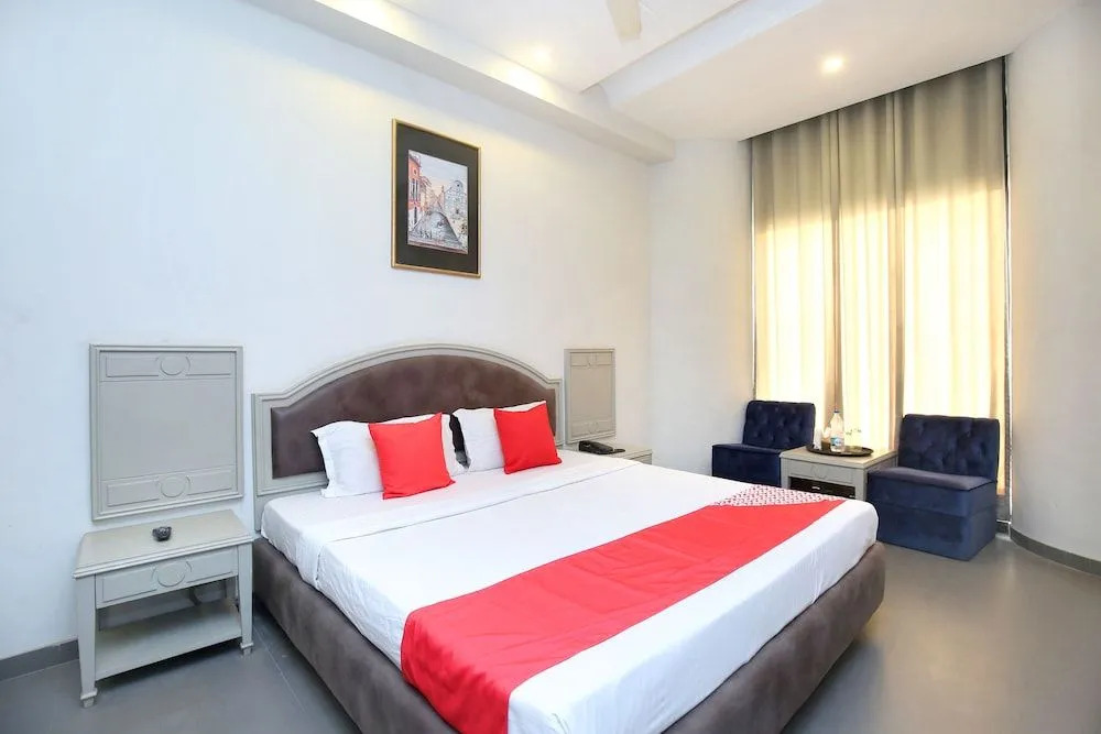 OYO 23498 Hotel Jane Royale