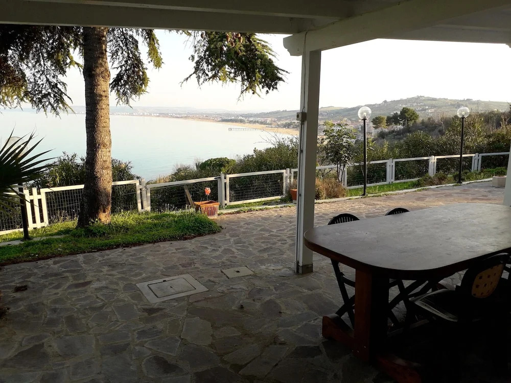 House With 2 Bedrooms in Provincia di Chieti, With Wonderful sea View and Furnished Terrace