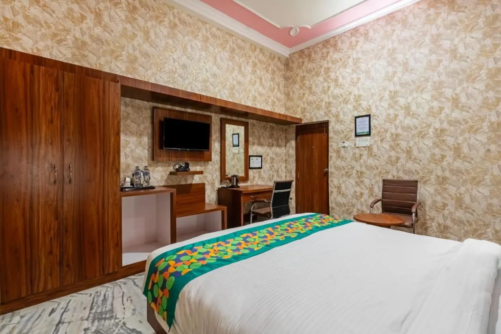 Treebo Una Regency - Near Danapur Railway Station