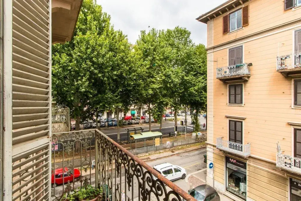 Vanchiglietta Roomy Apartment