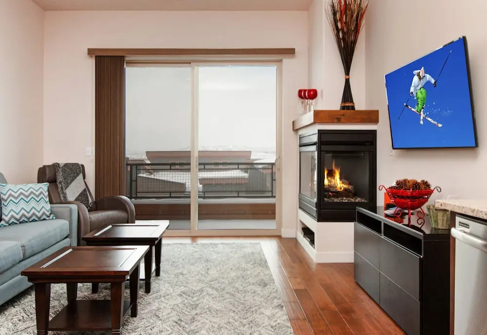Polished 2br Park City  2 Bedroom Condo