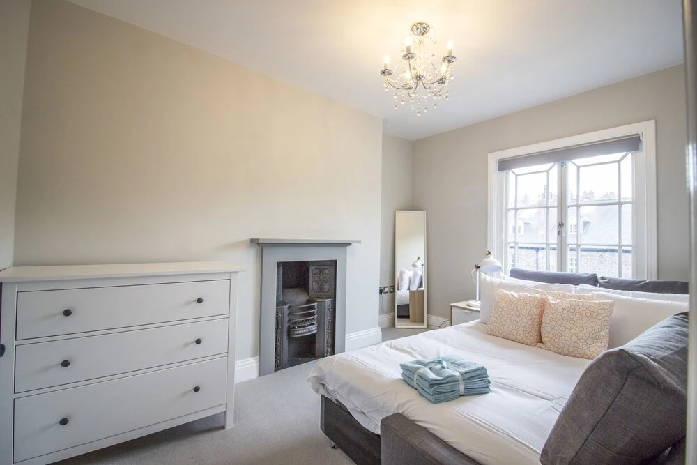 Fantastic 4/5 bed family home-mins from York Centre