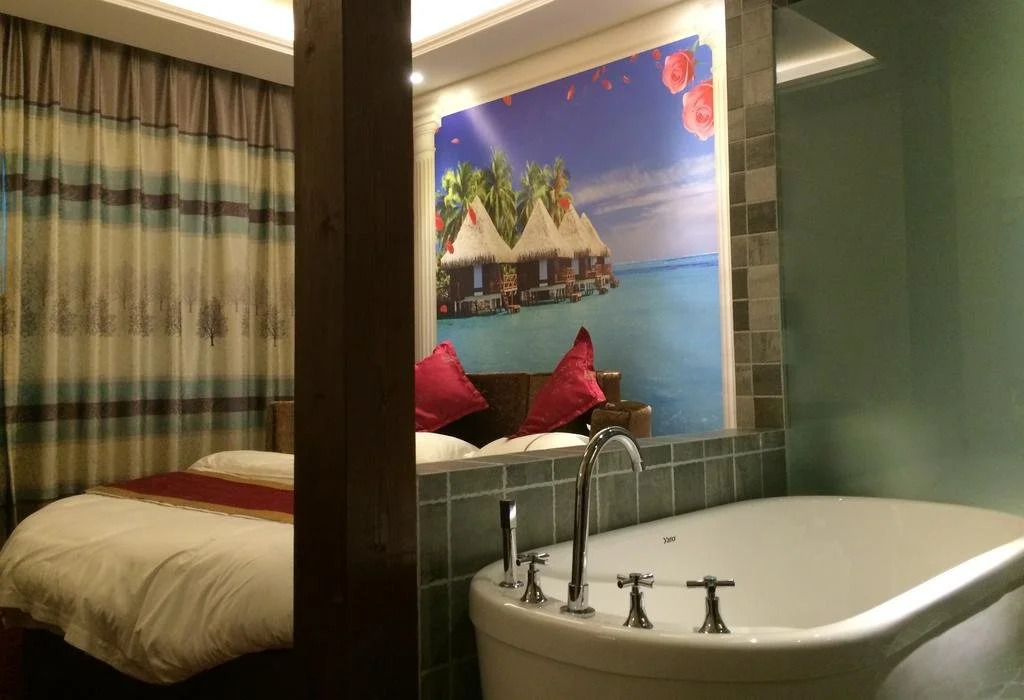 Luzhou Ba Li Nuo Theme Hotel