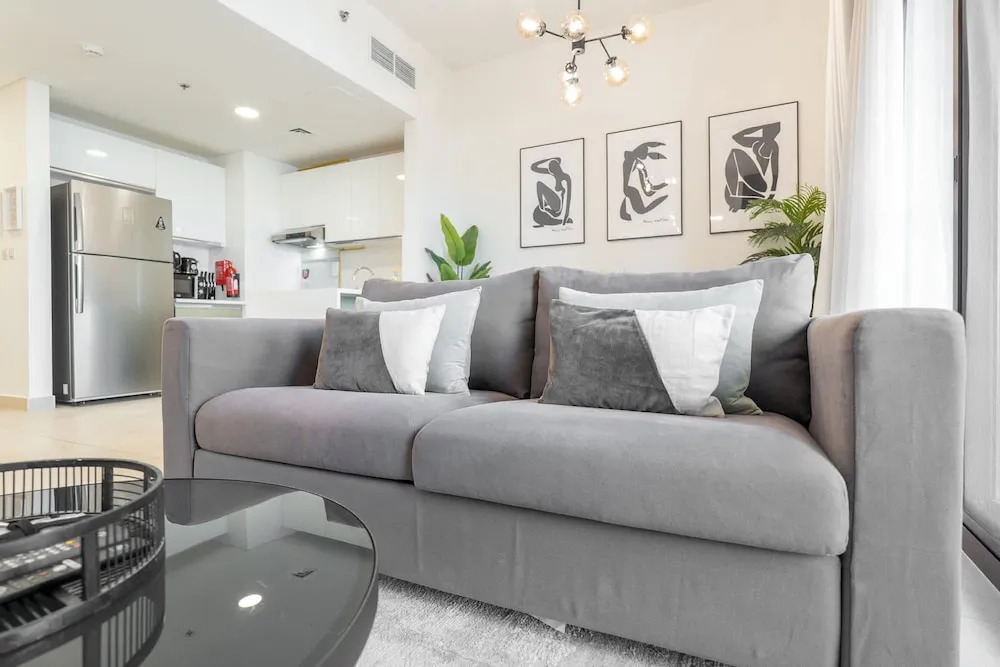 Stylish 1-bedroom Retreat With Pool in Vibrant Jumeirah Golf Estates