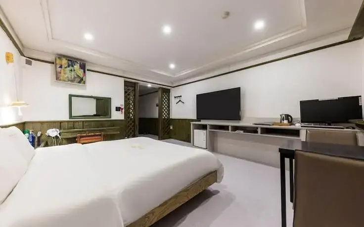 Cheongju Beukmeunro Toronto Hotel