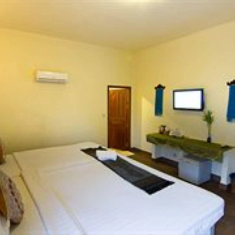 G Eleven Hotel