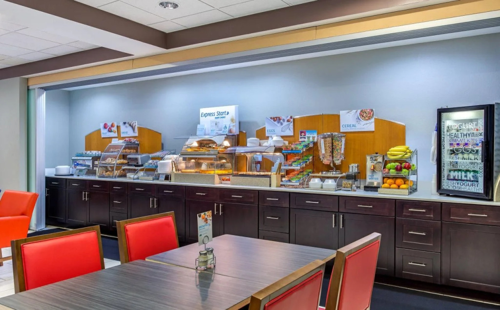 Holiday Inn Express & Suites Morristown by IHG