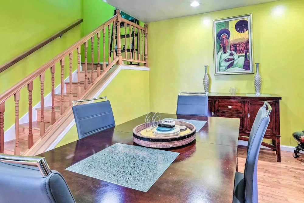 5 Mi to National Mall: Home in Washington DC