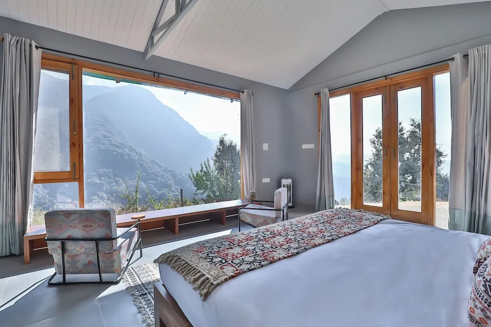 Seclude Pangot, Perch