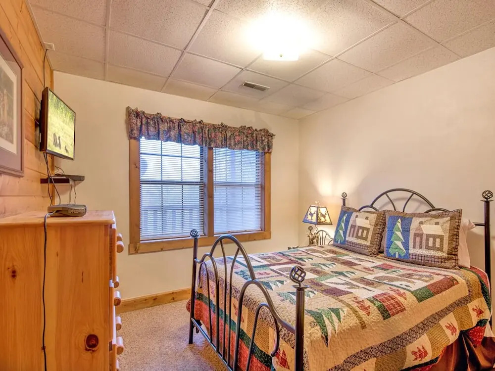 Mountain Top View, 4 Bedrooms, Sleeps 10, Arcade, Hot Tub, Air Hockey