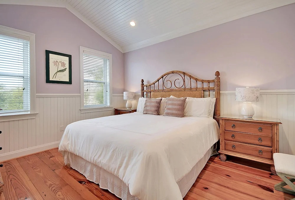 Sprawling Family W/ Pool & Game Room 6 Bedroom Home
