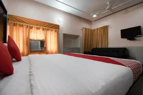 Chandra Manor by OYO Rooms