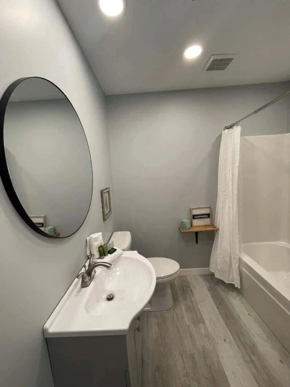 Charming 2 Bedroom, 1 Bath Duplex Just Blocks From the Beautiful Beachfront