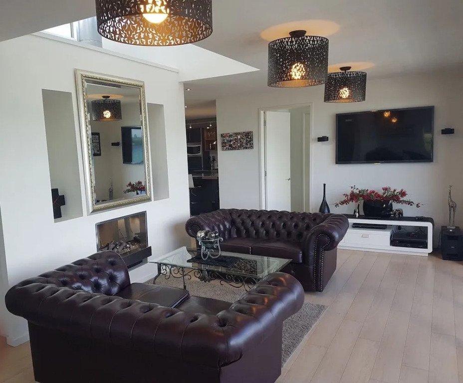 Ultimate Luxury on Lake Terrace