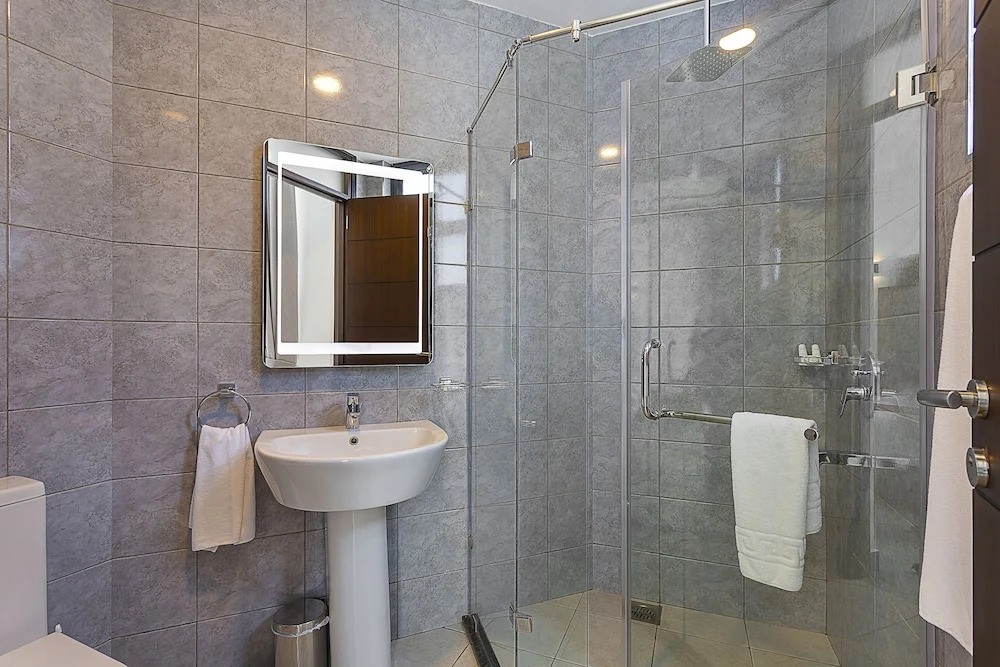 LAziz Suites - Near Aga Khan Hospital