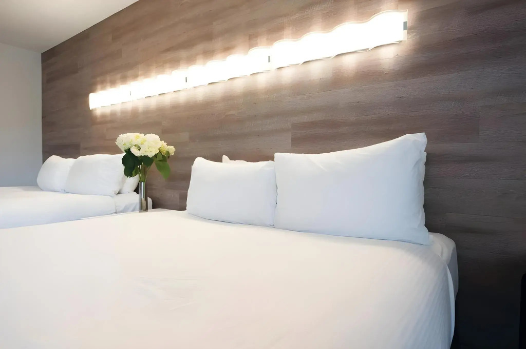 Elk + Avenue Hotel