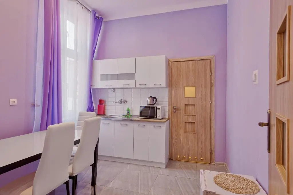 Queen Apartments