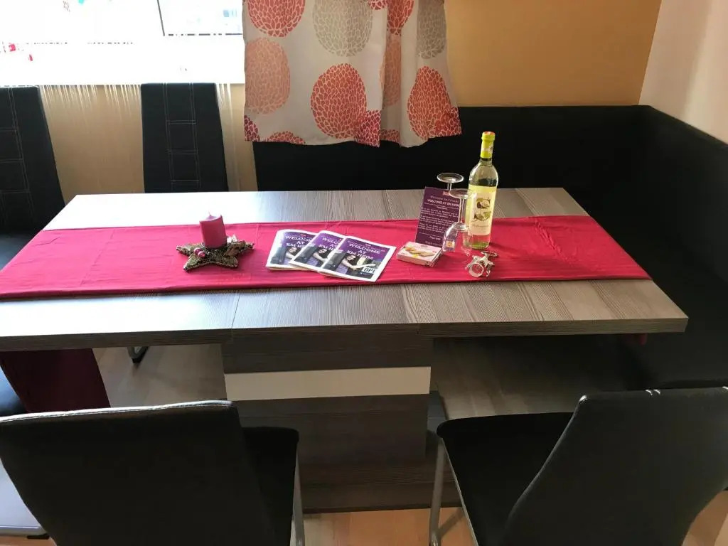 KMHeim, Cozy 103m2 apartment, with 3 bedroom and covered free parking place, close to city center